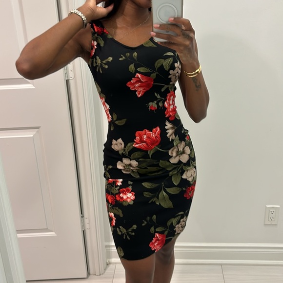 Cute Black Flower Design Dress w Low Back Sz S - Picture 3 of 6